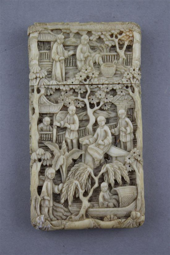 A Chinese export ivory card case, 19th century, 8.3cm.